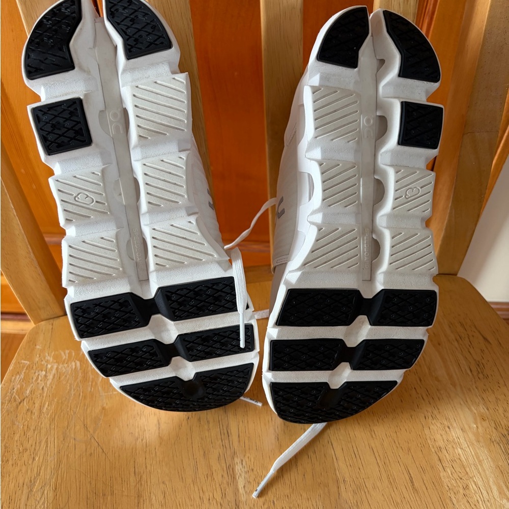 On Cloudswifts 4 Women's Running Sneakers in White - Picture 6 of 7